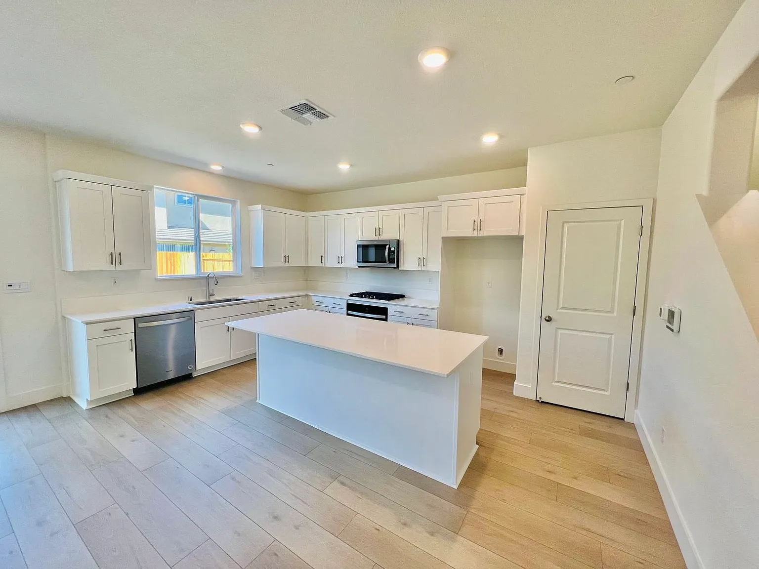 Malibu Dr, Lathrop — Photo 2