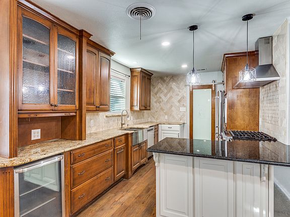4th image of 1404 Ravenwood Dr