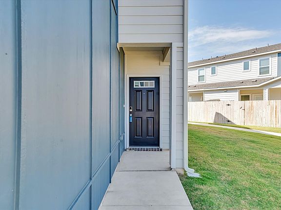 3rd image of 1850 Settlers Glen Dr #1903