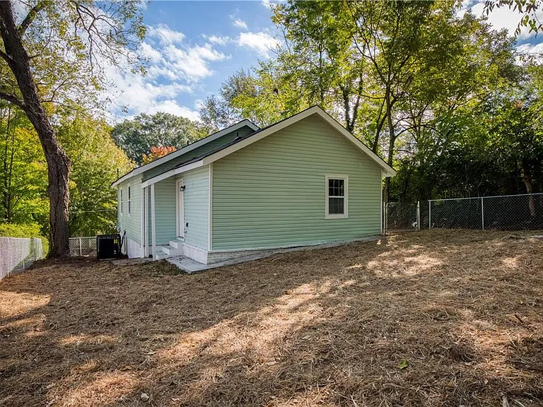 1015 Sims St SW — Photo 39