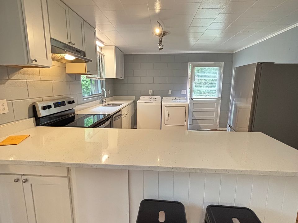 Quartz Countertops. Washer/dryer included