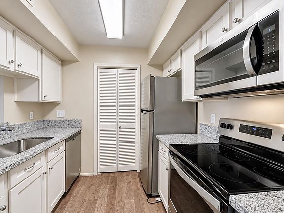 4th image of 2025 Augusta Dr APT 506