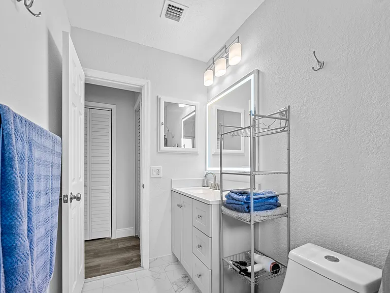 1208 NE 5th Ave #3 — Photo 17