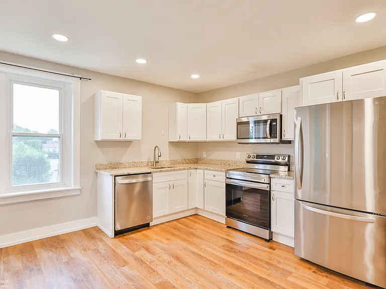 421 Union St — Photo 18
