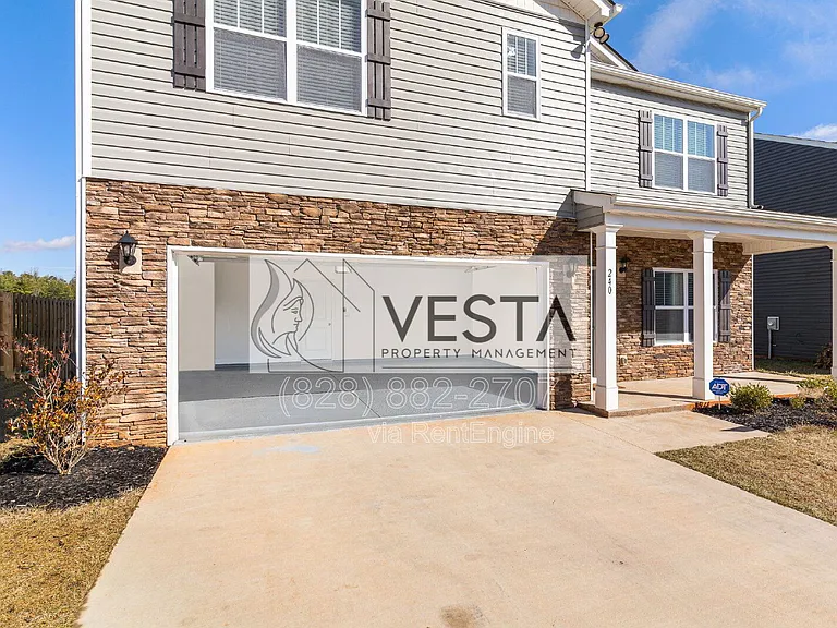 240 Ridgeview Ln — Photo 1
