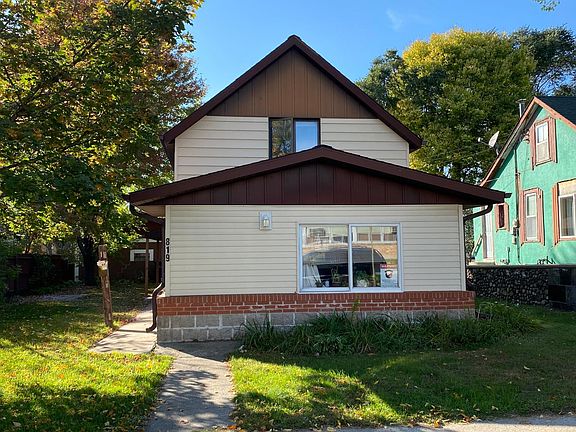 4th image of 819 8th Ave S
