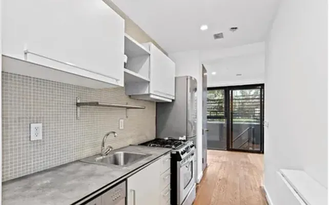 Rented by Daniel Gale Sotheby's International Realty | media 2