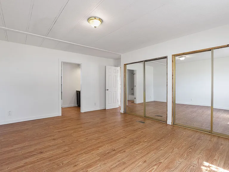 12 N 2162 W — Photo 21