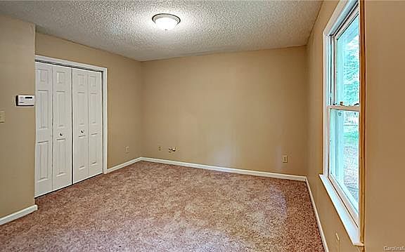 5th image of 110 Hickory Creek Dr