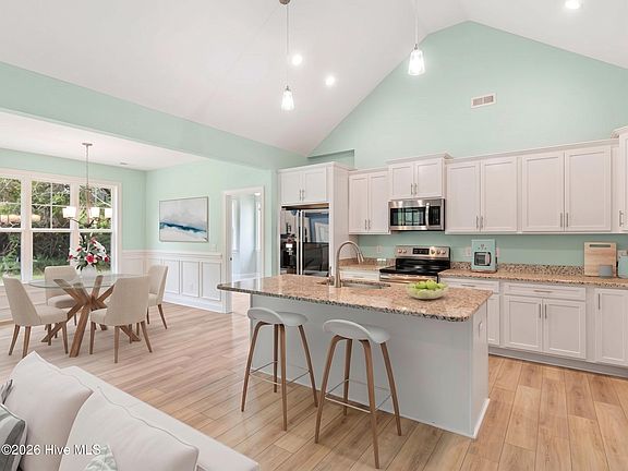 5th image of 900 Cardinal Road