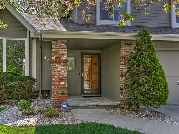 3rd image of 4717 N 109th Cir