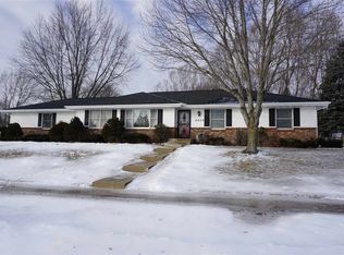 6602 Snowcloud Dr, Rockford, IL 61108