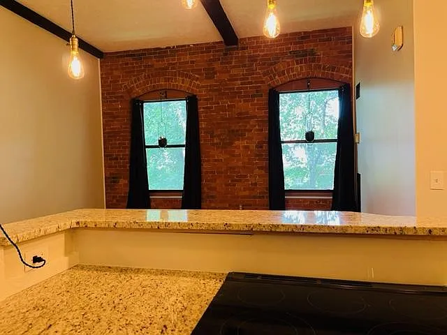 1 bed, 675 sqft, $1,950 — Photo 2
