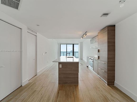 2nd image of 650 NE 32nd St Unit 1905