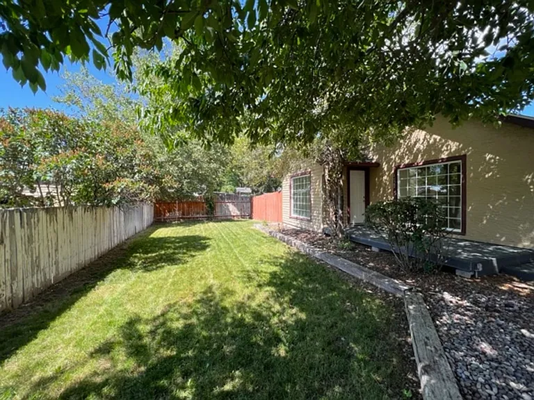 4022 N Christine St — Photo 3