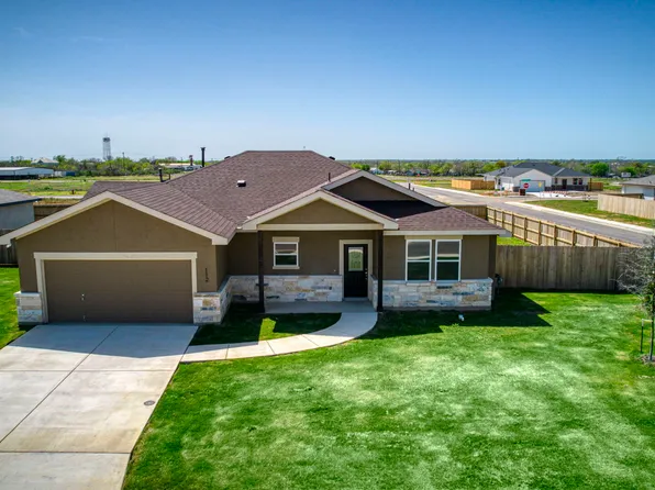 112 Growers Ave, Poteet, TX 78065