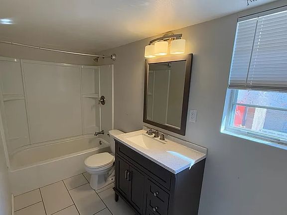 3rd image of 50 Garden View Ter Unit 8