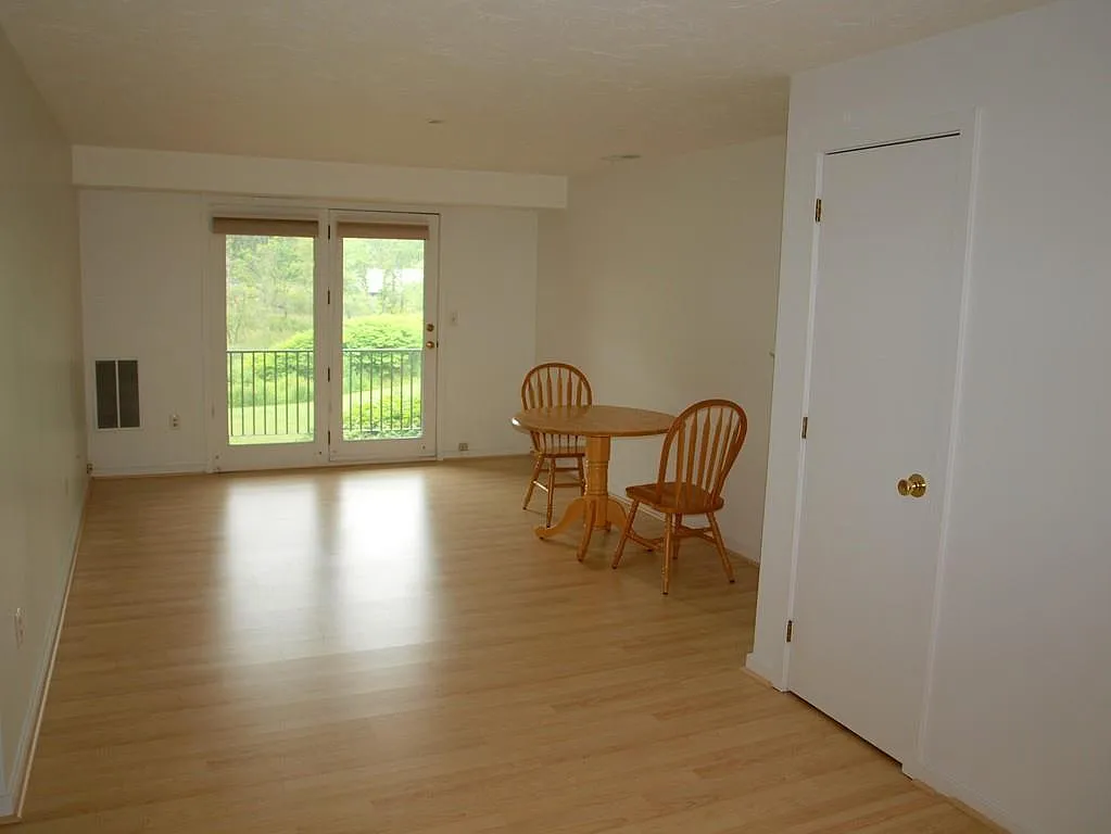 2 bed, 800 sqft, $2,250 — Photo 2