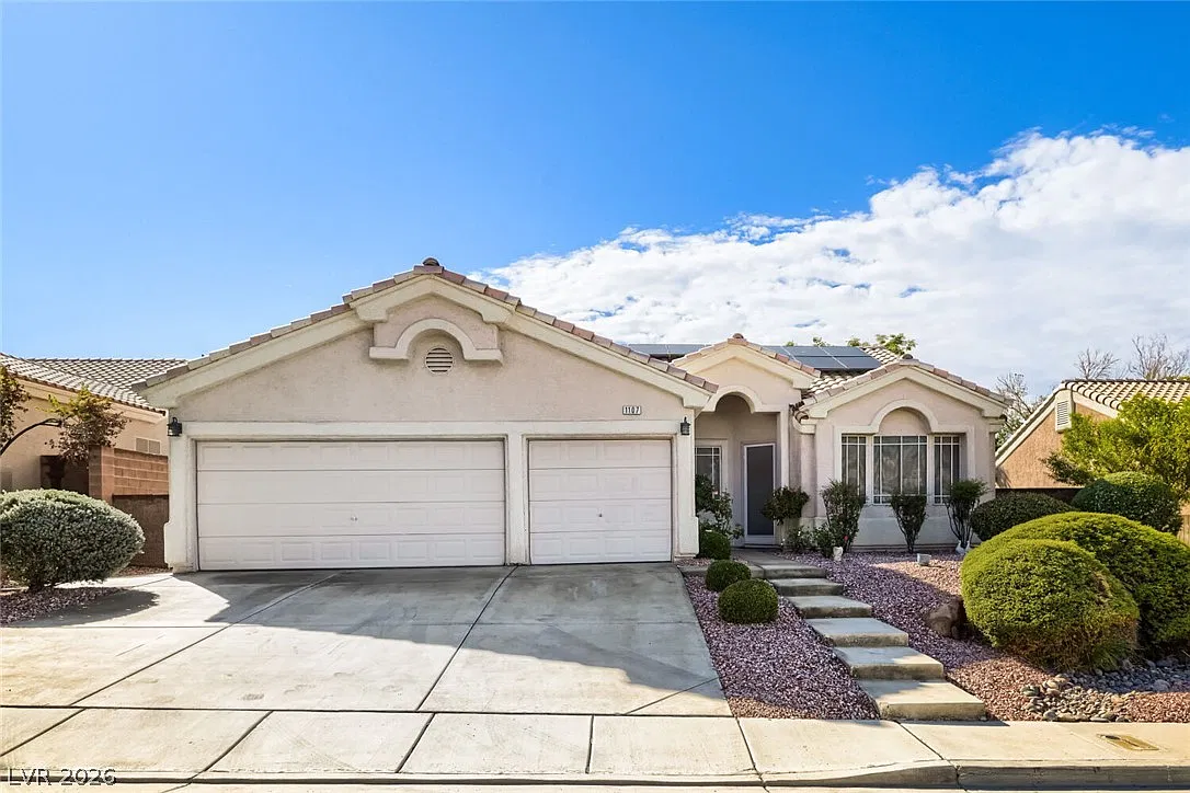 4 bed, 2.0 bath, 2128 sqft, $2,800 — Photo 1