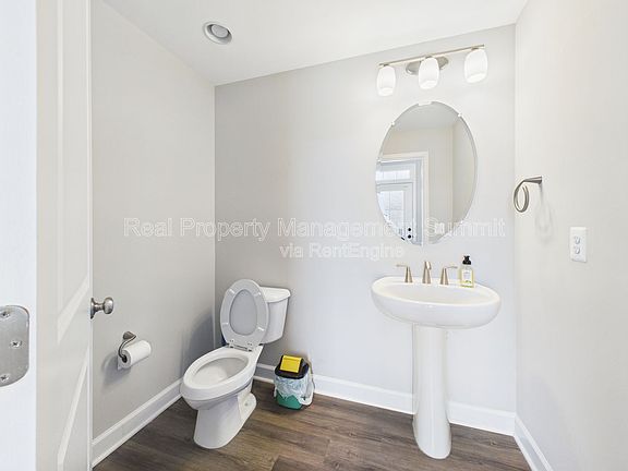 3rd image of 3284 Charleston Blvd