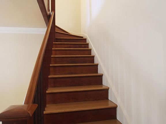 5th image of 715 Liggett Ave APT B