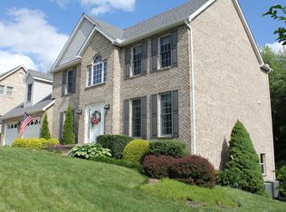 1203 Crown Point Dr, Hurricane, WV 25526