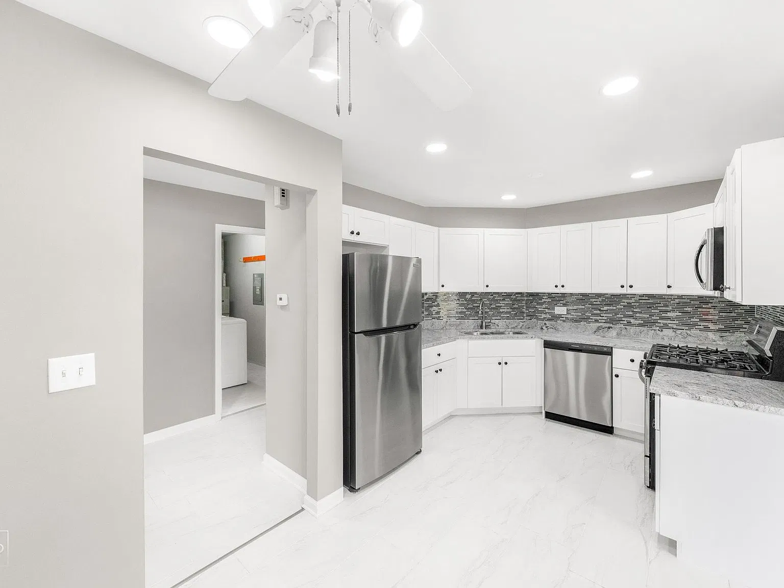 Longboat Ct, Schaumburg — Photo 2