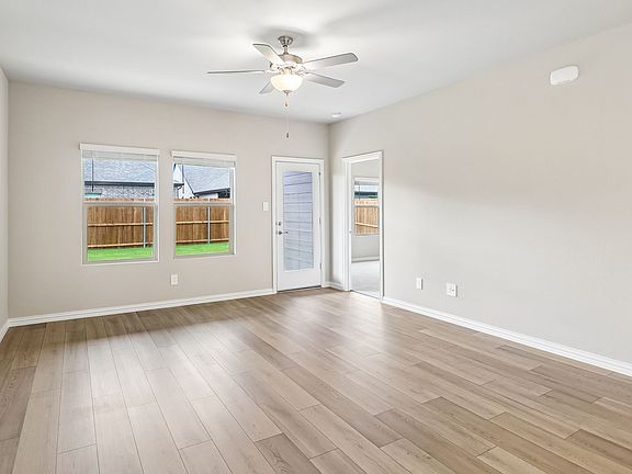5th image of 507 Dorothy Dr
