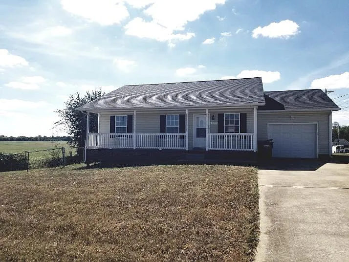 3 bed, 1198 sqft, $1,450 — Photo 2
