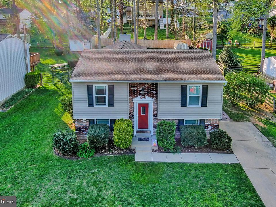 1st image of 208 Yellow Brick Ct