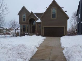 14813 Glenwood St, Overland Park, KS 66223