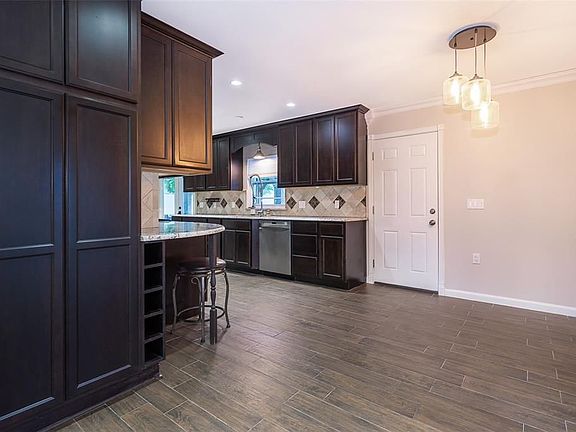 4th image of 600 Orange Ave