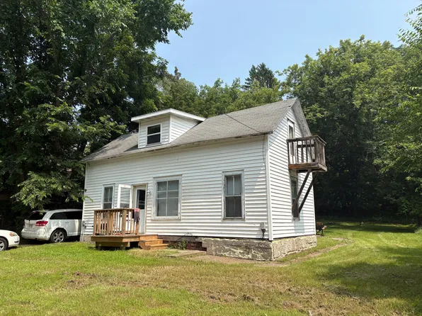 1606 10th St E, Menomonie, WI 54751