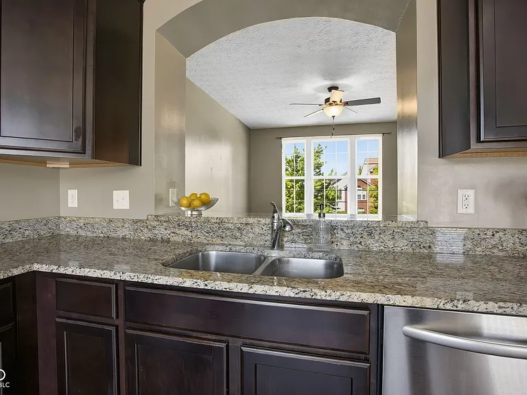 12692 Tamworth Dr — Photo 17