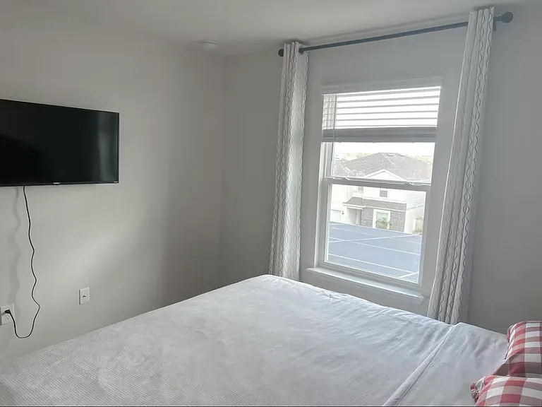 372A Pacific Ln — Photo 35