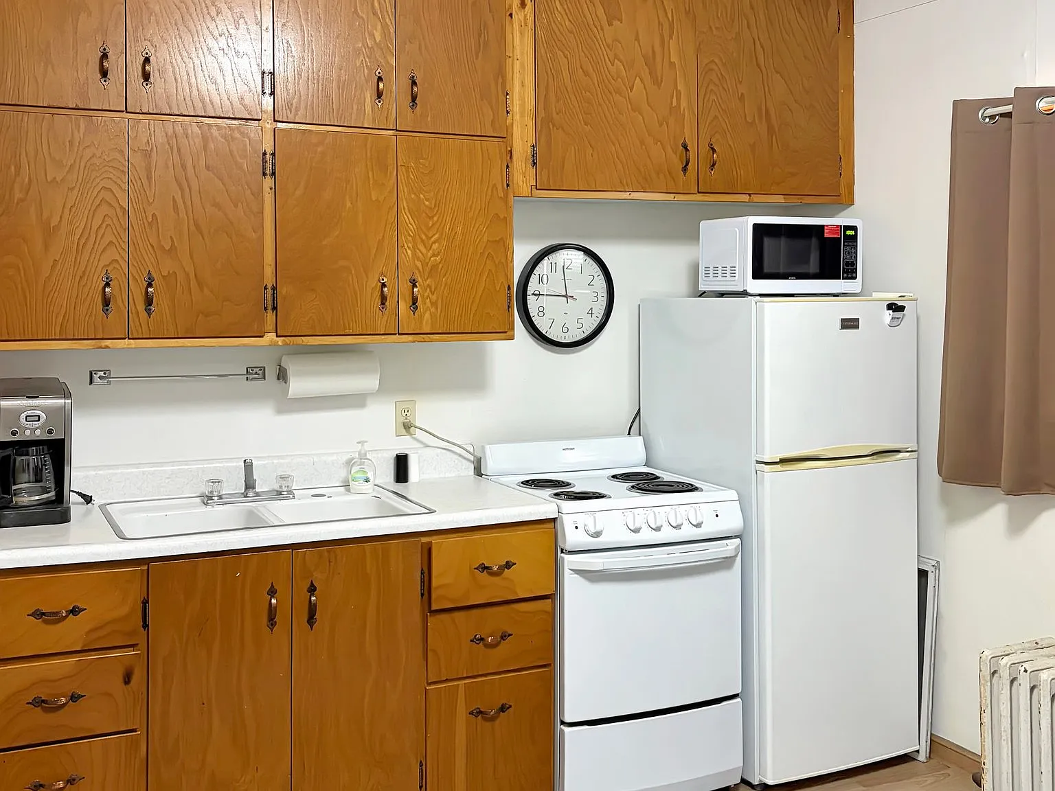 Furnished Studio Apartment Downtown Hallock — Photo 3