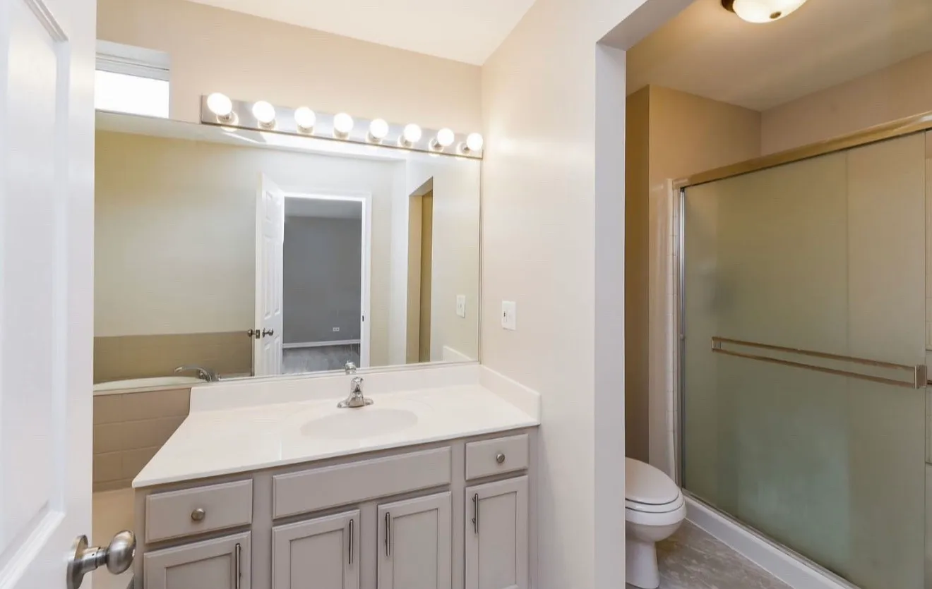 2 bed, 1360 sqft, $2,100 — Photo 4