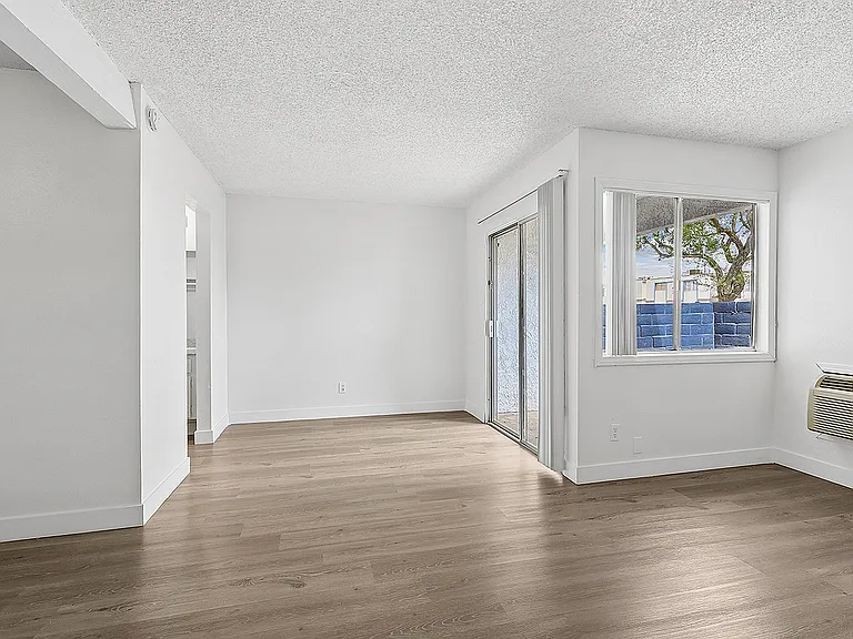 Pennwood Place — Photo 1