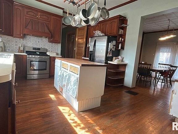 5th image of 609 W Adams St