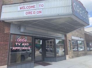 110 N 4th St, Oregon, IL 61061
