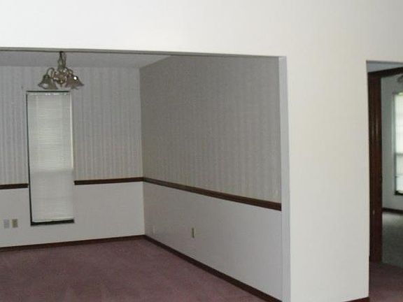 3rd image of 4641 Yerkes St