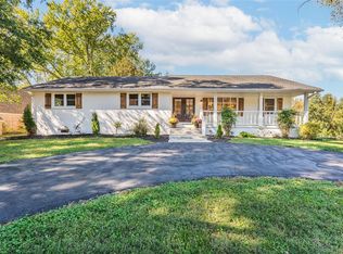 141 Ridgewood Dr, Bowling Green, KY 42103