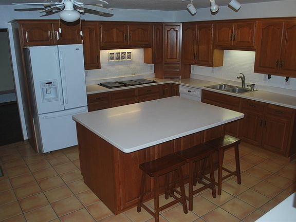4th image of 308 Potrillo Dr