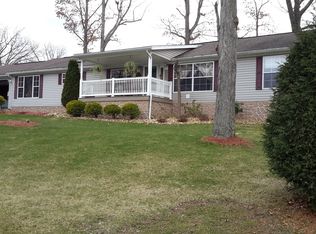 1432 Jonathan Dr, Somerset, PA 15501