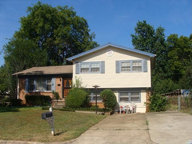2nd image of 940 Daniel Dr
