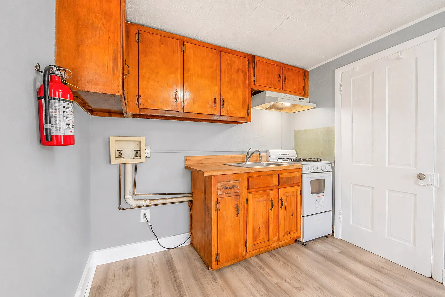 27 Pine St - 4 — Photo 3