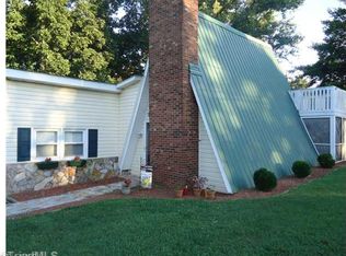 1015 Snow Loop Rd, Walnut Cove, NC 27052