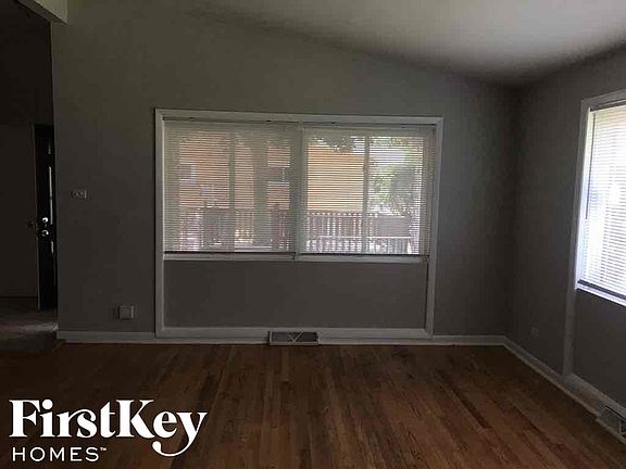 4th image of 1387 Superior Ave