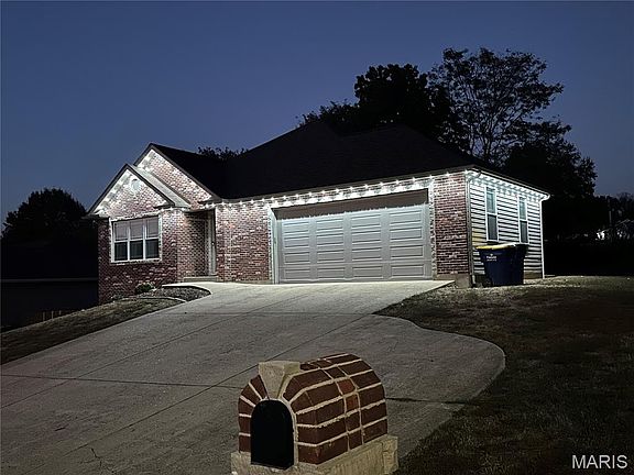 3rd image of 2 White Pine Ct