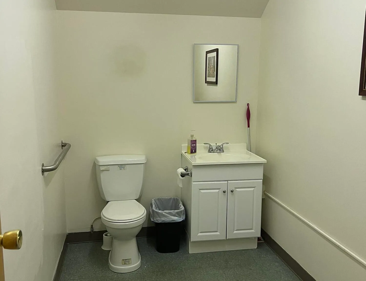 Studio, 750 sqft, $800 — Photo 2